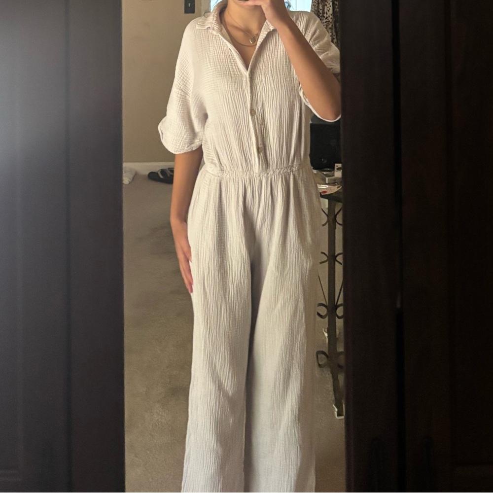 Elegant Cream Button-Up jumpsuit